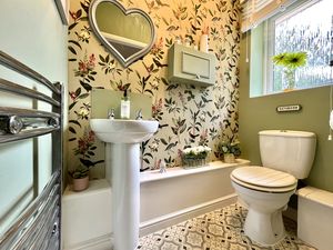 Guest WC- click for photo gallery
